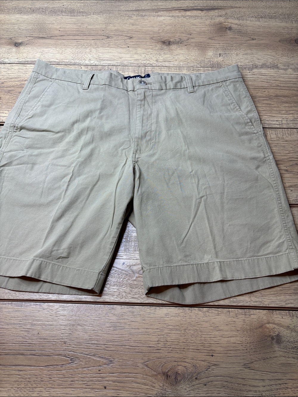 Chaps Men's Flat-Front Shorts in Tan Size 40